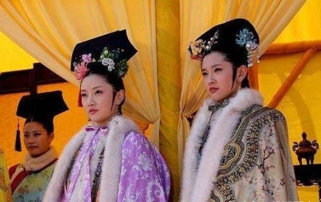 她生下了一个女儿，但在24天后不幸去世，皇帝把女儿烧死