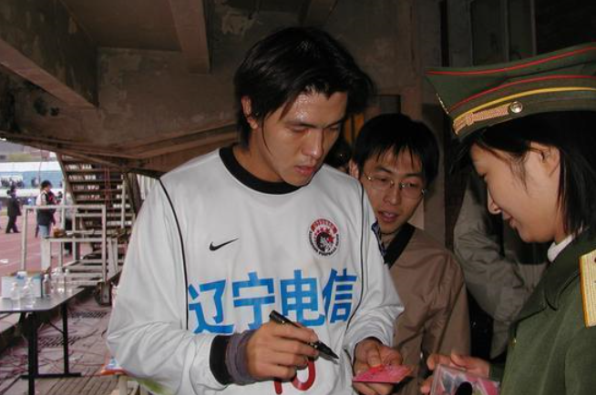 昔日辽宁天才让人惋惜：曾是女球迷梦中情人，黄金年龄却宣告退役
