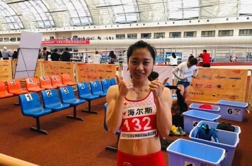 22岁短跑女神，揭开肚脐上的“遮羞布”，让隐藏的秘密浮出水面