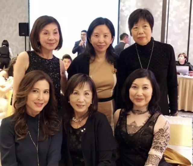 97版段正淳饰演者潘志文，儿子举办婚礼，50岁李婉华出席气质依旧