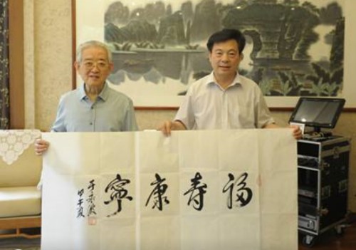 唯一被授五次军衔的将军，1955年授衔只是上尉，38年后晋升为上将