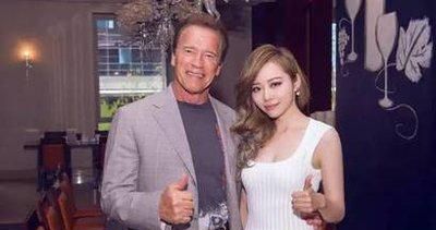 她红过李宇春，却被爸爸嫌弃、妈妈“控制”