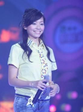 她红过李宇春，却被爸爸嫌弃、妈妈“控制”