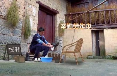 她是李小璐的闺蜜，当红时嫁给一个不火的小伙，如今老公大红
