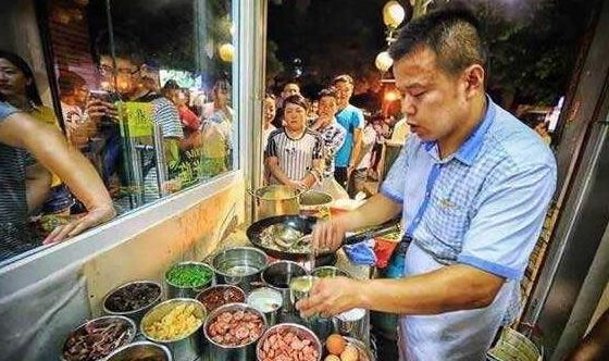 卖炒饭净赚50万的创富故事看看就好 新浪（移动端）