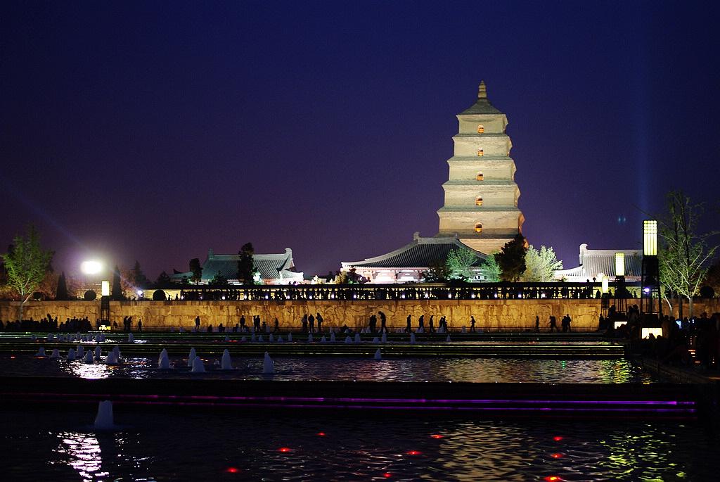 以盛世夜景著称的西安，如今多个景点被灭灯，游客惋惜魅力不再