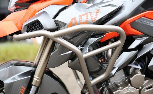 又一全新单摇臂机车来了！液晶仪表+ABS+滑动式离合，水冷发动机