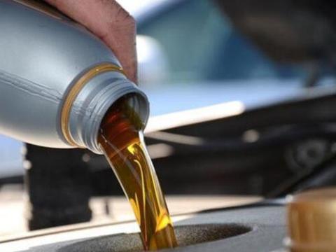 还不知道汽车各种油液的更换周期，那估计已经被忽悠了