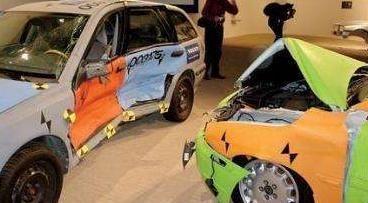 答网友问：车辆被撞发现保险杠是塑料，塑料保险杠怎么能保险呢