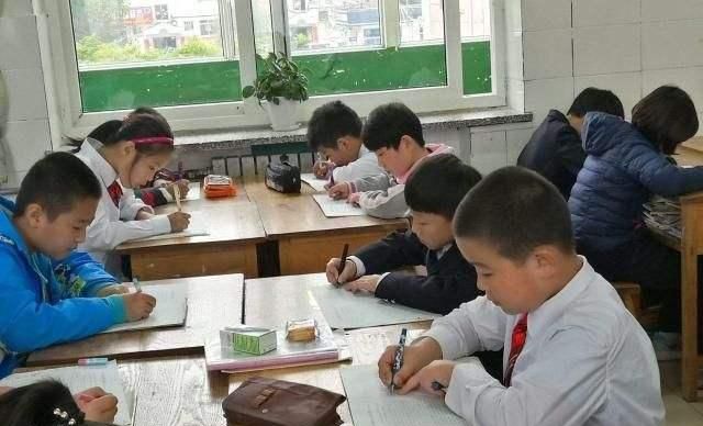 教育专家提出：给中小学生减负，建议中小学每周六天上学