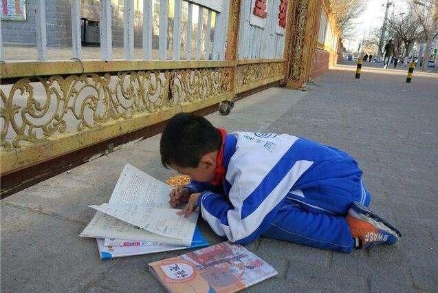 教育专家提出：给中小学生减负，建议中小学每周六天上学