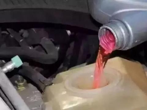 汽车防冻液不用换？修车工：别听外行人忽悠了