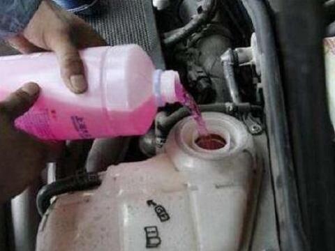 原车防冻液能用多久？维修工：记住这个时间，别等爆缸才后悔