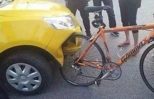 为什么汽车保险杠是塑料的？偷工减料吗？