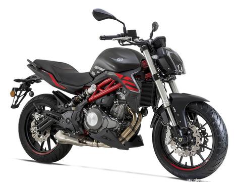 车友问，摩旅为什么没人选择贝纳利302s？