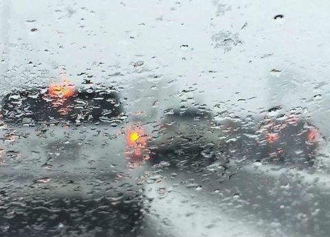 雨刮器总是有异响还有纹路？教你一招，视线马上清晰无刮痕