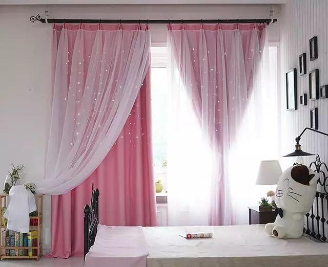 但用在卧室却是恰到好处的,尤其是女孩子的卧室,有了这样一款粉色窗帘