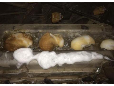 车开满5万公里，积碳堆积如山？修车工教你一招，自己就能解决