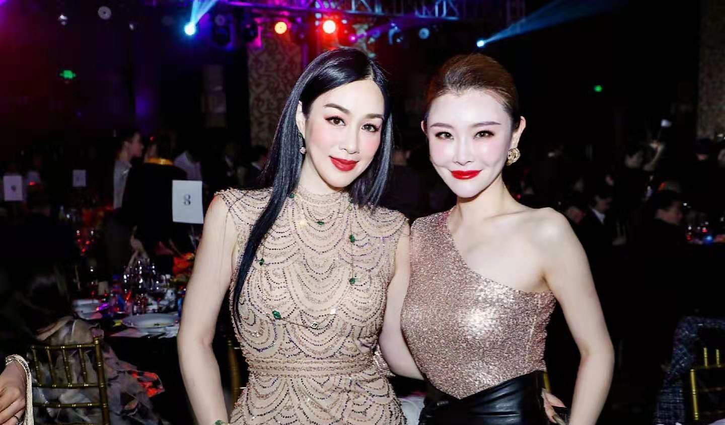 钟丽缇终于换发型,接回长直发温柔优雅,烫波浪大卷更有女人味