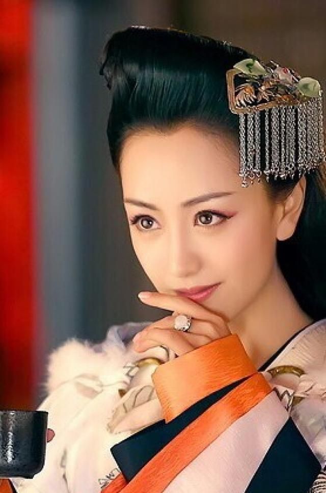 杨蓉,她被称为古装第一美人,她的古装真是美成了一幅画