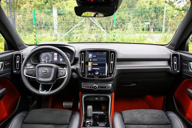 预算30万，这4款豪华SUV适合女性开