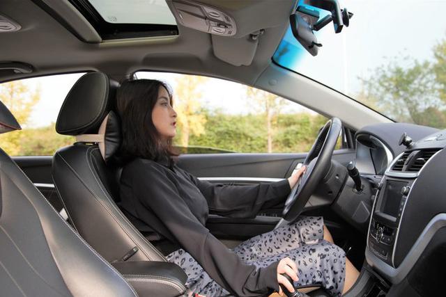 预算30万，这4款豪华SUV适合女性开