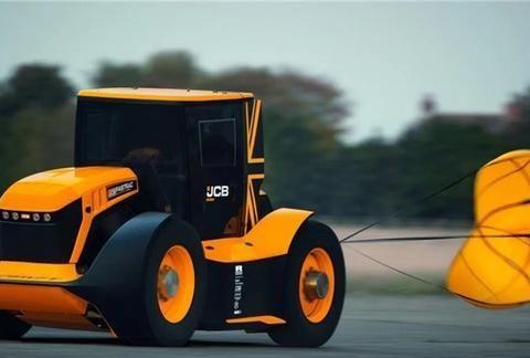 英国公司研发世界最快拖拉机 时速约250公里