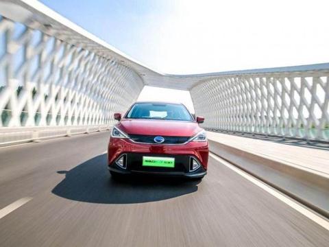 想入手纯电动汽车，运动性能和续航能力该如何权衡呢？