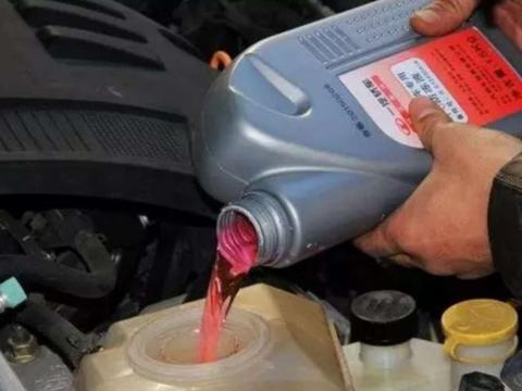 防冻液为啥要进行更换？听老司机说完，总算明白了！