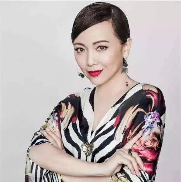 “唐僧”江华近照，57岁帅气依旧，自曝收天价费用给亚视撑场