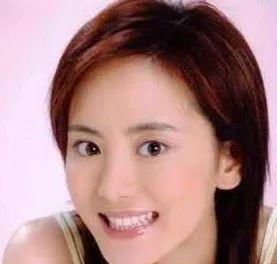 著名主持的她，嫁大10岁老公后离婚，二婚携子嫁富豪，现过成这样