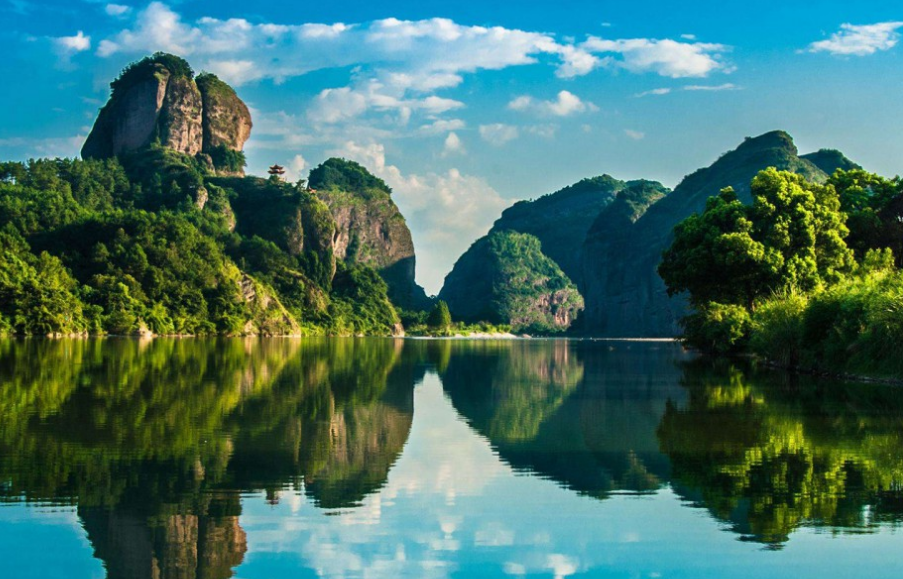 江西龙虎山的美丽风景摄影