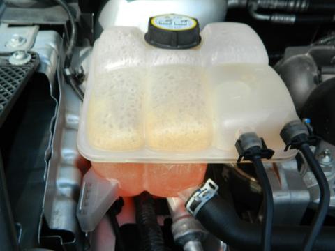 防冻液多久更换一次比较好？维修工：超过这时间直接拉去报废吧