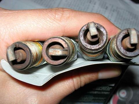 爱车跑了十万公里后，哪怕车况再好，以下4个配件必须要更换！