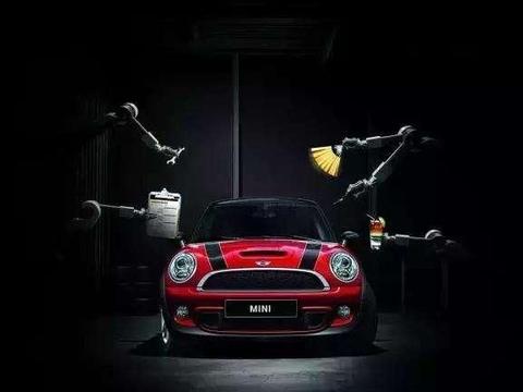 女子爱车保养时内衣落下，取车时一股石楠花味，调取监控后怒了