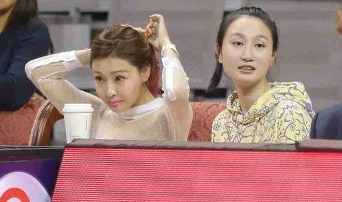CBA广东队老板娘，40岁不输少女，钟爱男篮选手，曾知遇易建联