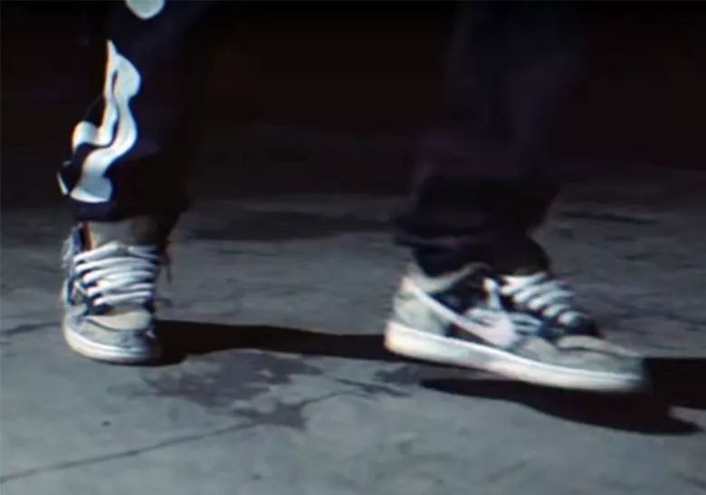 泷泽伸介时隔十年首穿Nike，今年鞋王是BAPE STA还是SB DUNK？| 2020潮流大事件预测