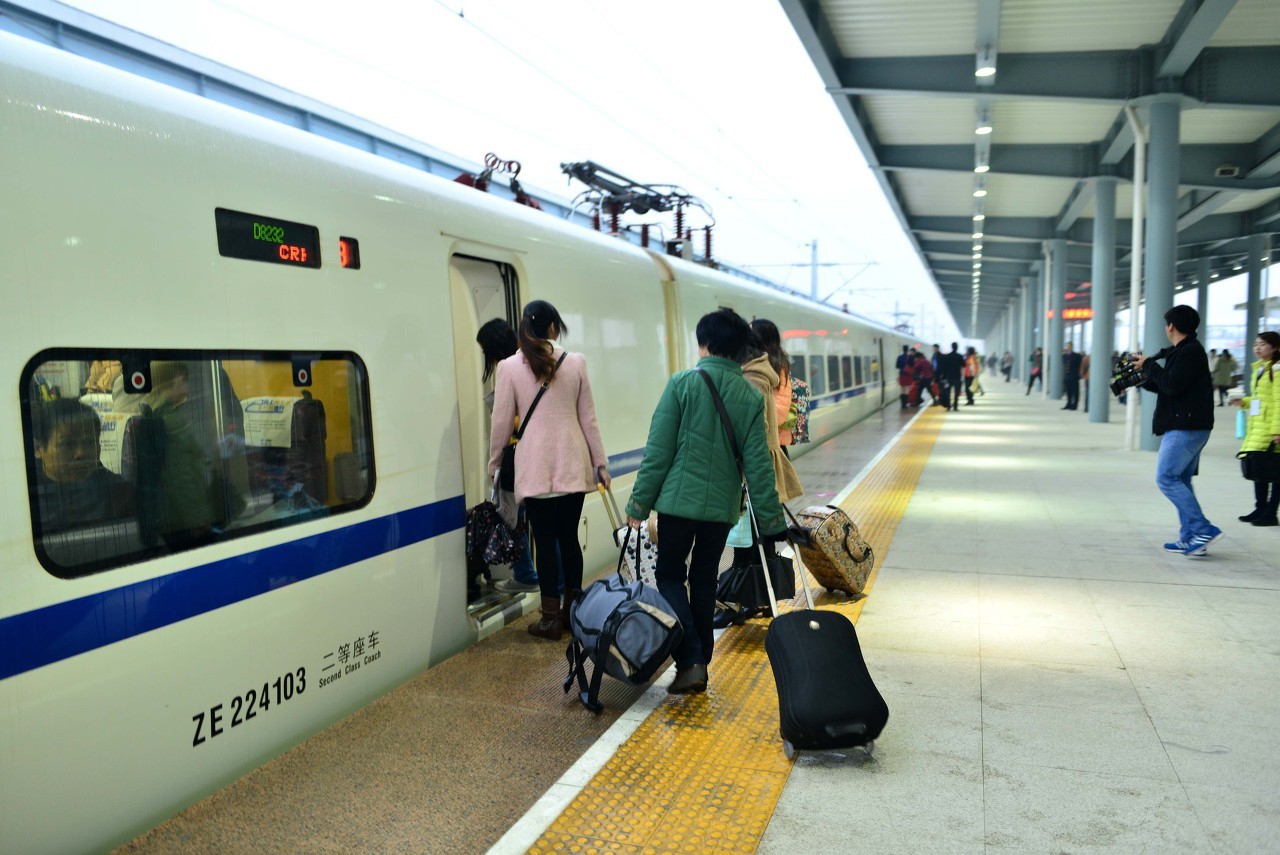 春运将至,在广州打工的广西人回家不选择坐高铁,而选择坐大巴?