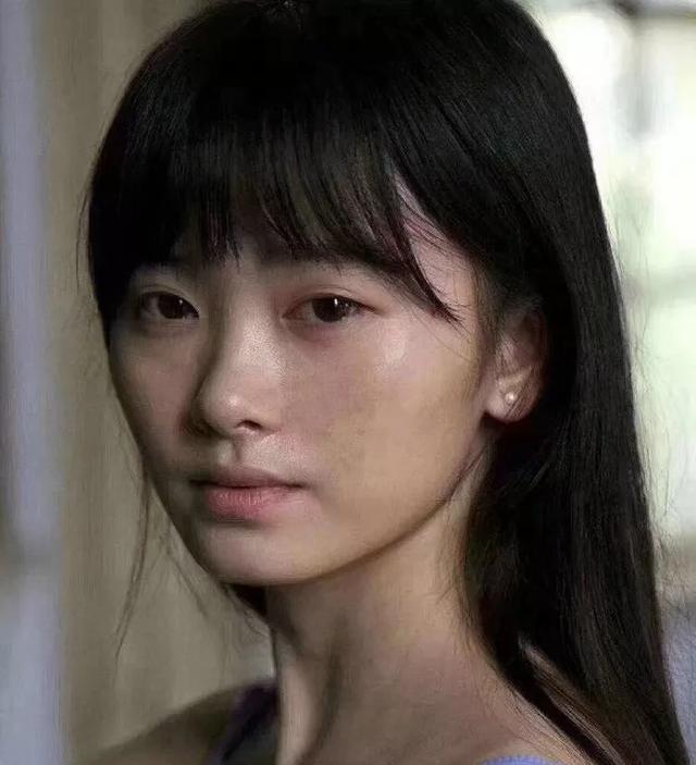 都说鞠婧祎微整之后很漂亮,看到她早期照片,才知底子好多重要