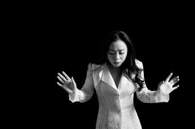 奇怪的黄绮珊：哭诉前夫外遇还自杀过，20年后却被三婚丈夫爆出轨