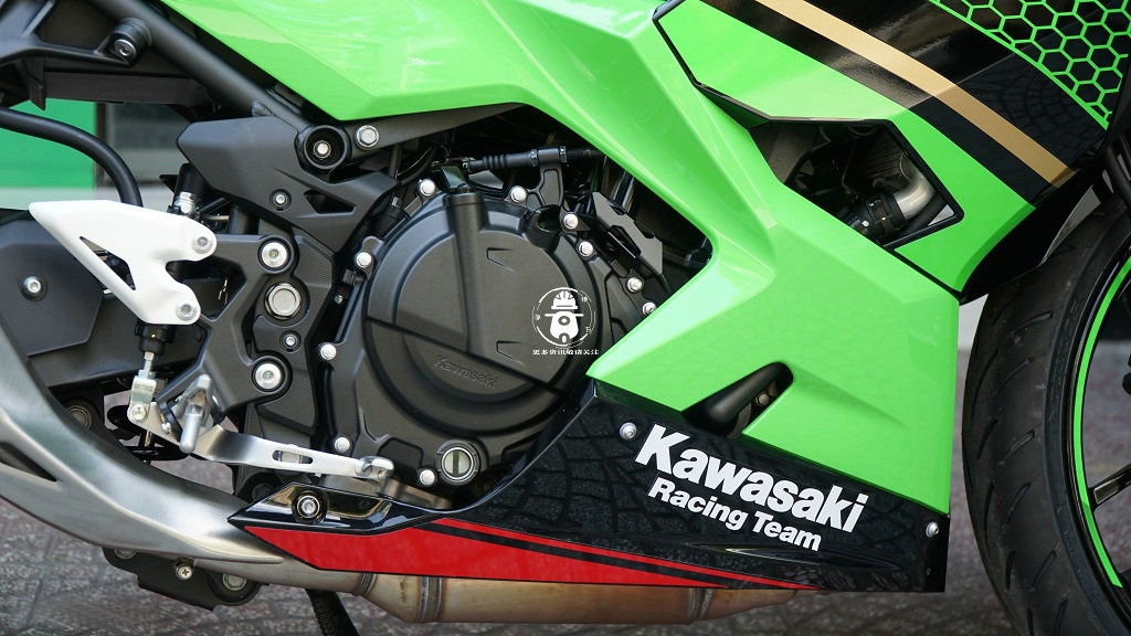 川崎忍者400高清壁纸,川崎400高清无水印壁纸 川崎2020 ninja 400日本上市 售价约合人民币4.6万元