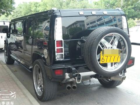 偶遇50万的丰田霸道，外表很普通，4.8米的车为什么挂黄牌？