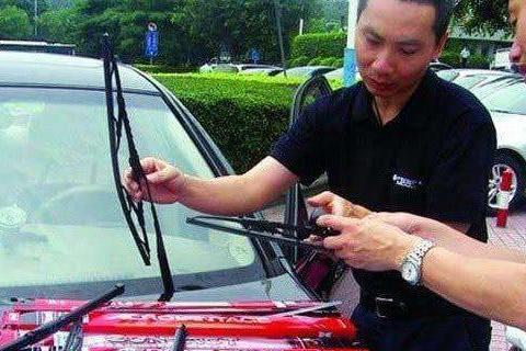 新手司机学会这3招，雨刮器5毛钱就能洗干净