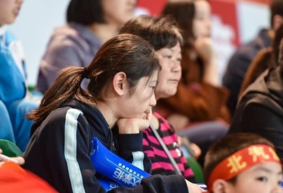 朱婷13岁妹妹身高1米72，想为中国女排效力，球迷：基因太强