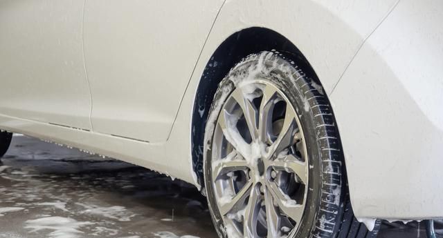 备胎从没下过地？老司机：赶紧去检查吧，不然到时候就后悔了！