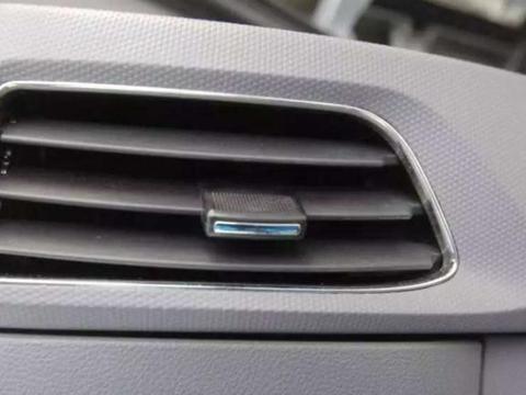 开了将近8年车，才知道车内原来有快速除雾按钮，低头就能看到！