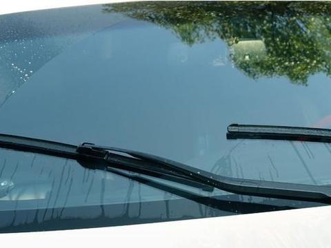 雨刷器虽不起眼，但雨天大有用处，必须这样保养！