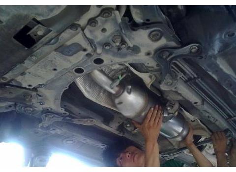 换三元催化器要上千块，学会这样保养，车子用到报废也不用换