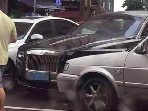 女司机开车撞上劳斯莱斯，修理费140万，保险公司：不能全赔！