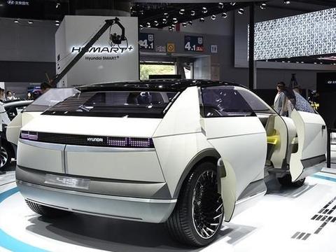 这现代的概念车有点特斯拉皮卡的意思，C柱45度灵感源于飞机